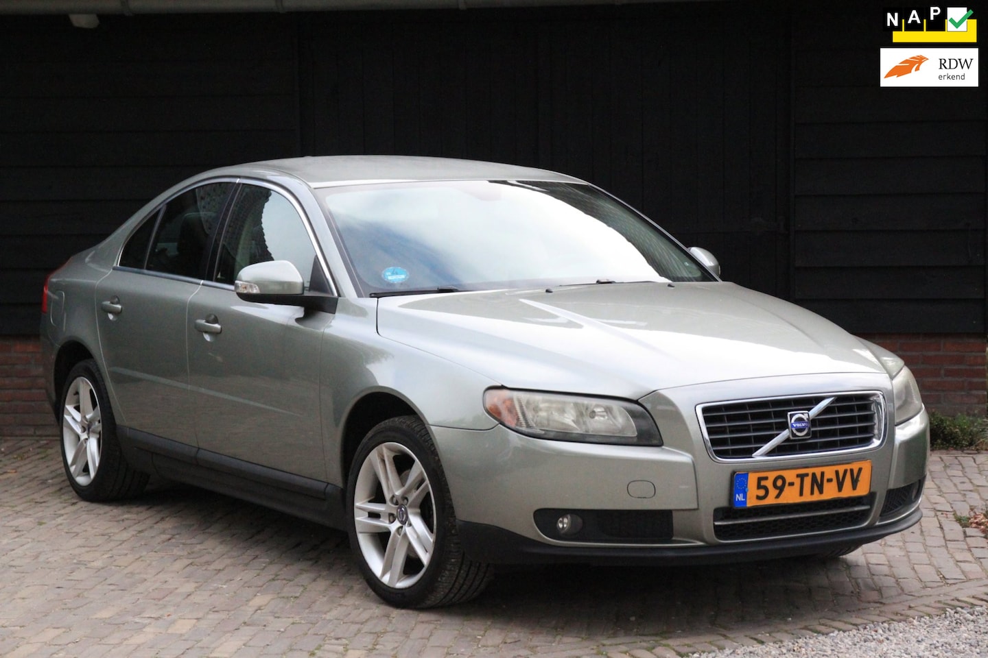 Volvo S80 - 2.5 T Kinetic Navigatie/Airco/Cruise/Lmv 17"inch/Trekhaak - AutoWereld.nl