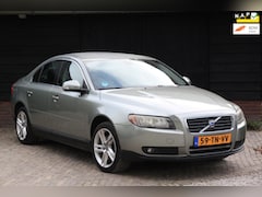 Volvo S80 - 2.5 T Kinetic Navigatie/Airco/Cruise/Lmv 17"inch/Trekhaak