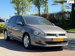 Volkswagen Golf - 1.4TSI Highline * Alcantara| Nette Auto