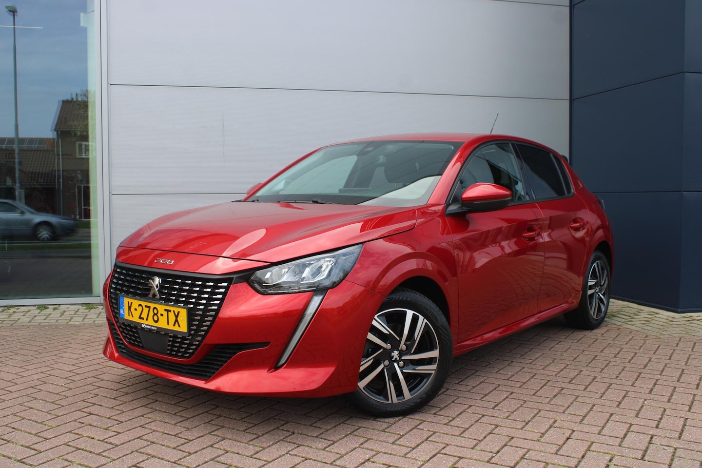 Peugeot 208 - 1.2 PureTech 100pk Allure Pack Automaat Airco Navi Camera Carplay 11.809km Nieuwstaat - AutoWereld.nl