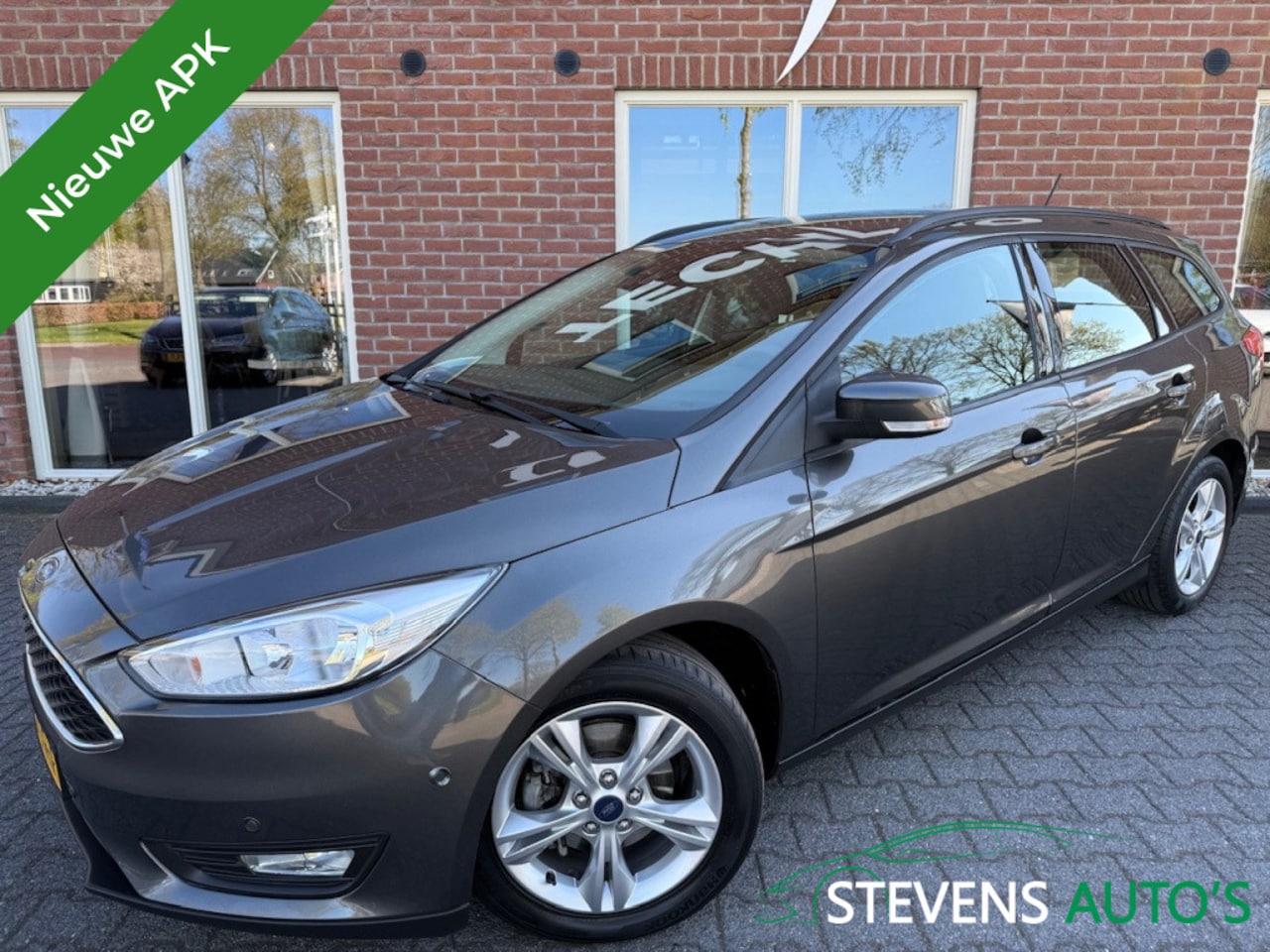 Ford Focus Wagon - 1.0 Lease Edition NIEUWE APK / STOELVERW. / VOORRUIT VERW. / NAV - AutoWereld.nl