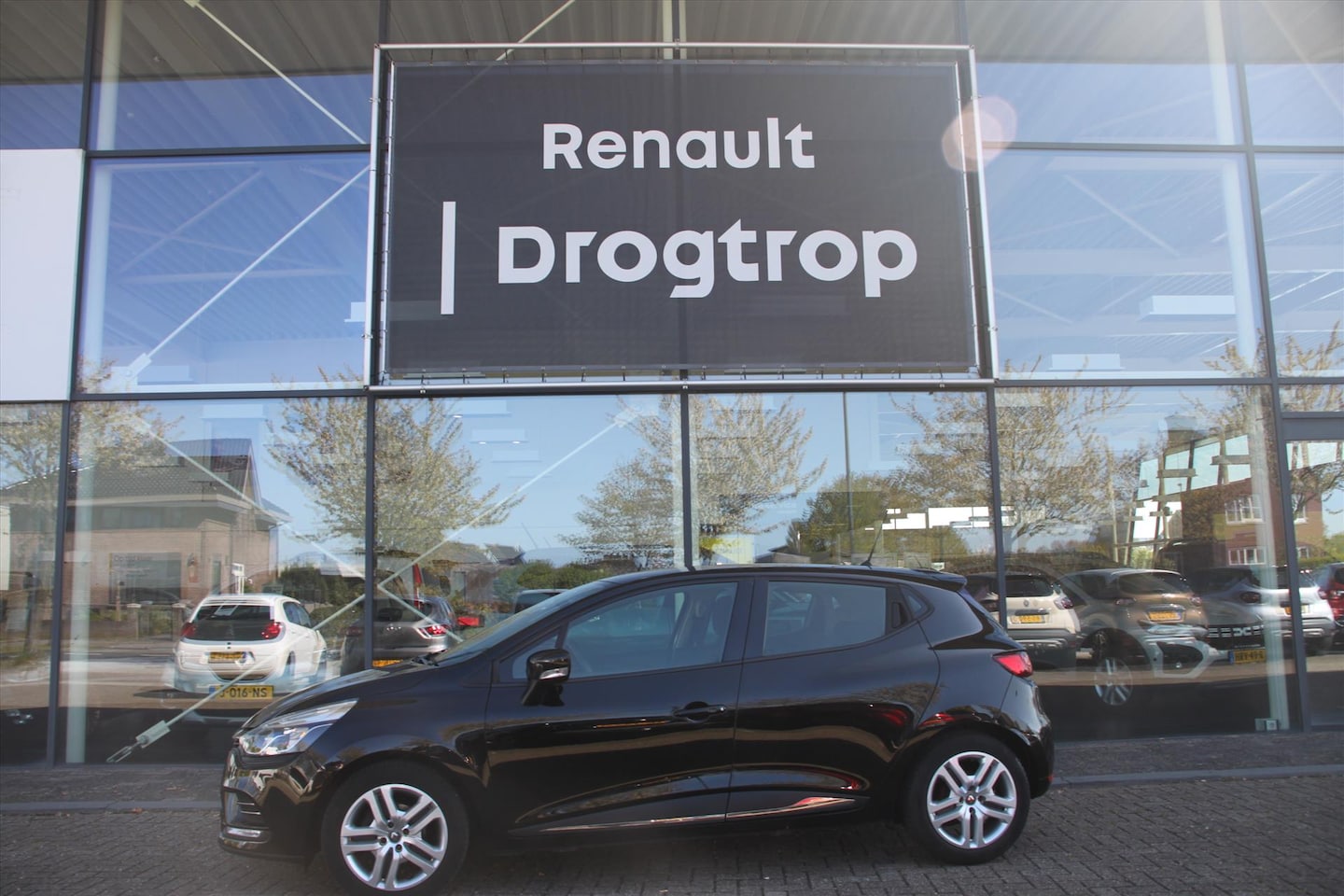 Renault Clio - Energy TCe 90pk Eco2 S&amp;S Limited - AutoWereld.nl