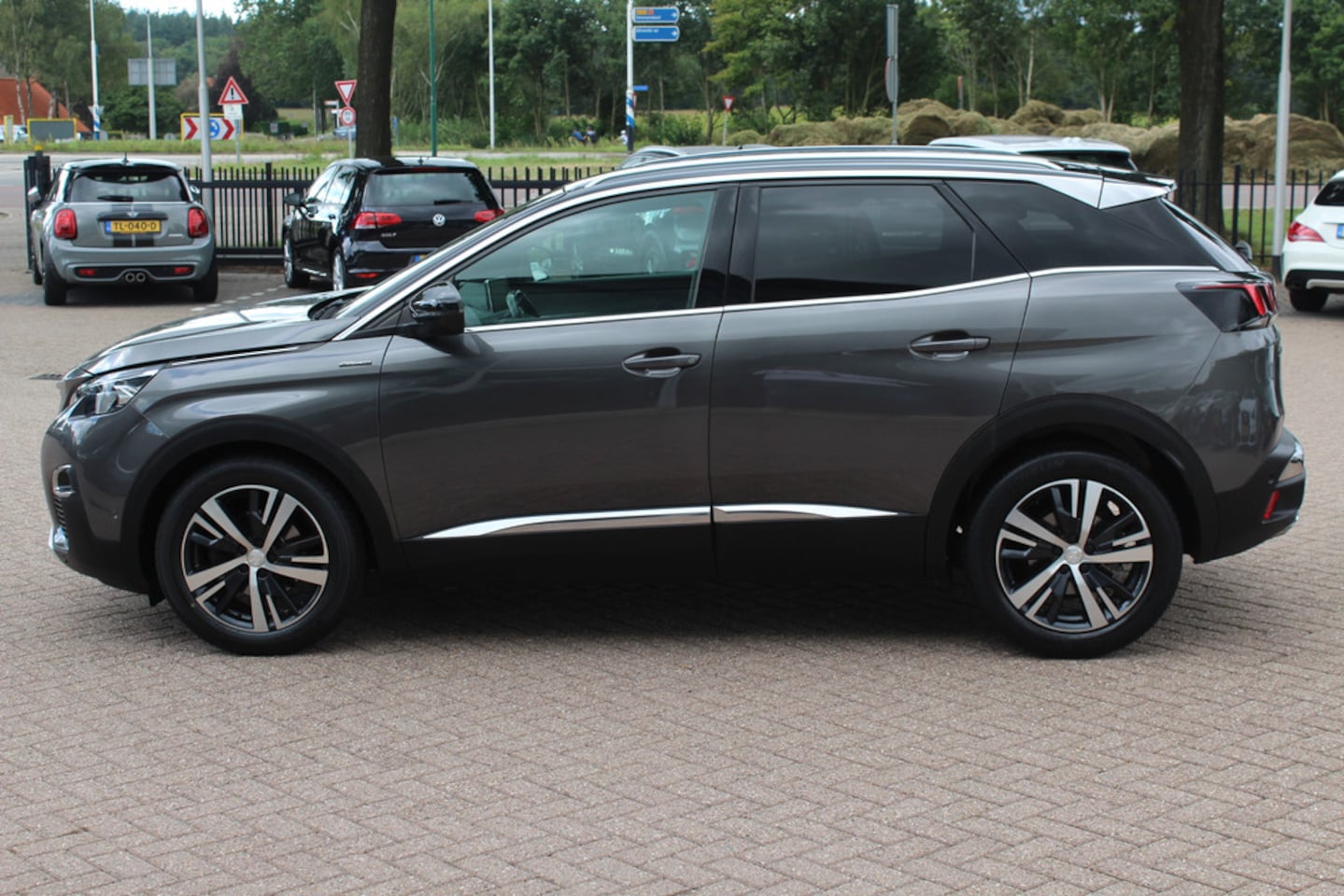 Peugeot 3008 - 1.6 e-THP GT Line / Trekhaak / Panoramadak / Camera / Navigatie / 18'' / Keyless / DAB / C - AutoWereld.nl
