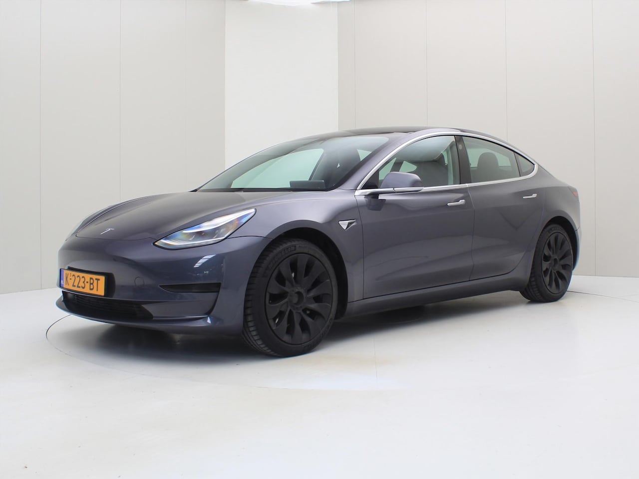 Tesla Model 3 - Standard RWD Plus 89% SoH [ LFP ACCU+AUTOPILOT+60 kWh+PREMIUM AUDIO ] - AutoWereld.nl