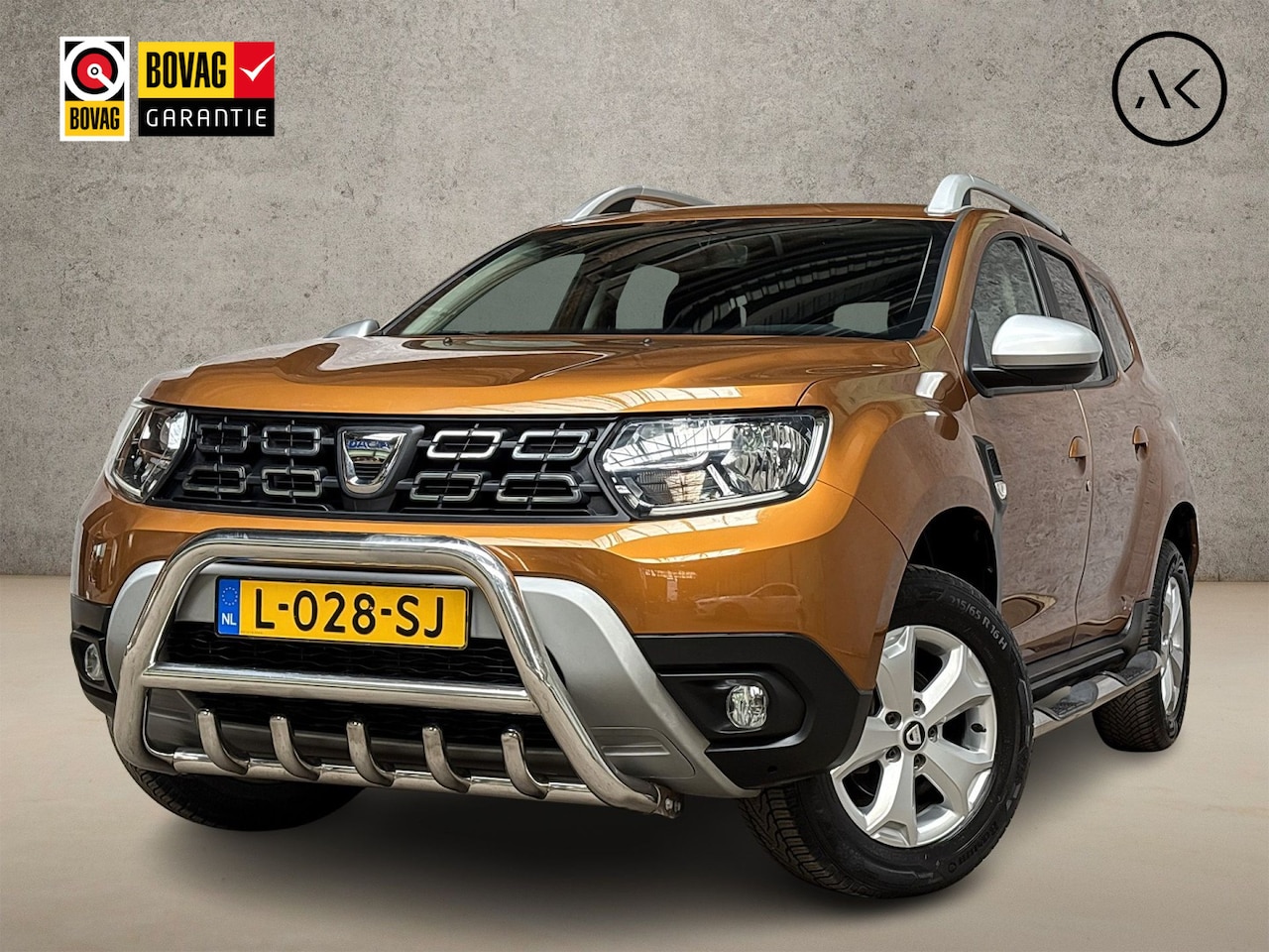 Dacia Duster - 1.6 SCe Prestige (NAVIGATIE, CAMERA, GETINT GLAS, TREKHAAK, SPORTSTOELEN, LM VELGEN, CRUIS - AutoWereld.nl