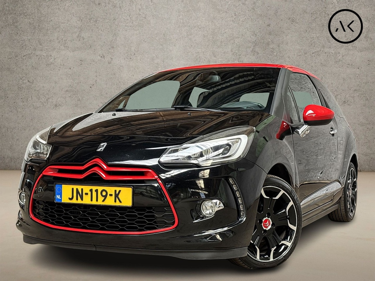 DS 3 - 1.2 PureTech So Red Sport (NAVIGATIE, CAMERA, CLIMATE, GETINT GLAS, SPORTSTOELEN, CRUISE, - AutoWereld.nl