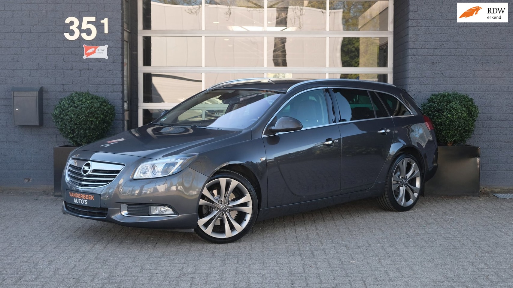 Opel Insignia Sports Tourer - 2.8 T Cosmo 4x4 260PK Automaat|Leder|Navi - AutoWereld.nl