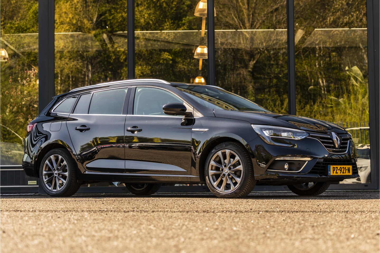 Renault Mégane Estate - 1.2 TCe Série Signature Exclusiv 1.2 TCe Série Signature Exclusiv - AutoWereld.nl