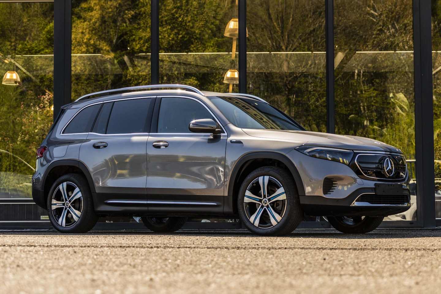 Mercedes-Benz EQB - 300 4MATIC Luxury Line 67 kWh 300 4MATIC Luxury Line 67 kWh - AutoWereld.nl