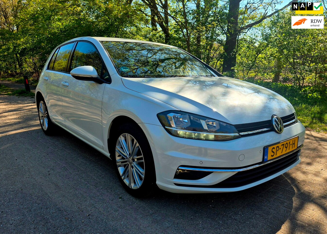 Volkswagen Golf - 1.0 TSI Comfortline / Navigatie / Climate Control - AutoWereld.nl