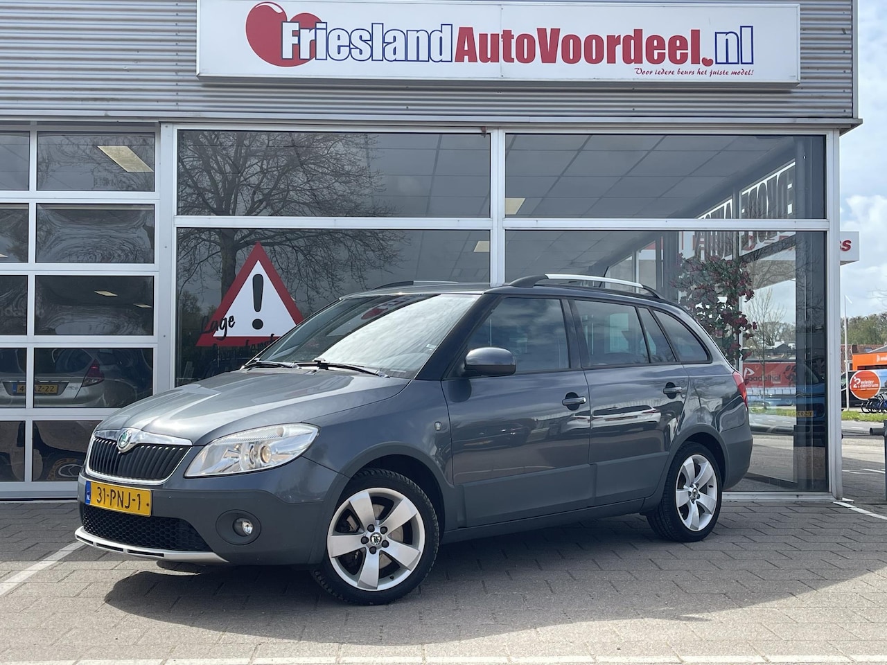 Skoda Fabia Combi - 1.2 TSI Scout /Cruise/Navi/Trekhaak/Onderhoudshist./Sport interieur/ - AutoWereld.nl