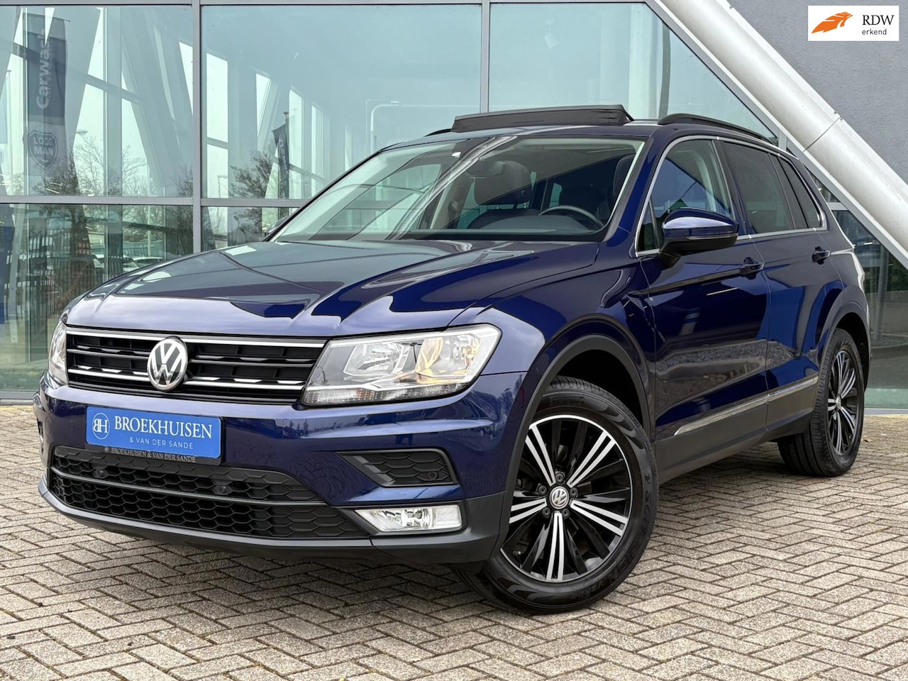 Volkswagen Tiguan - 1.4 TSI ACT Connected Series 150pk Panoramadak / Adaptieve Cruise / Navigatie - AutoWereld.nl