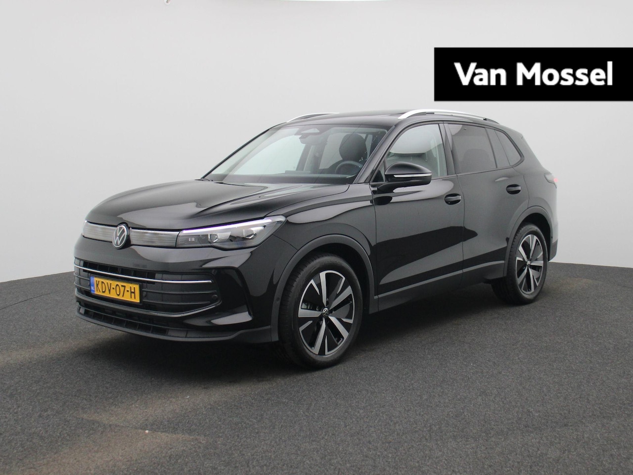 Volkswagen Tiguan - 1.5 eTSI Life Edition 150 PK Origineel Nederlands | 1e Eigenaar | Trekhaak | Panoramadak | - AutoWereld.nl
