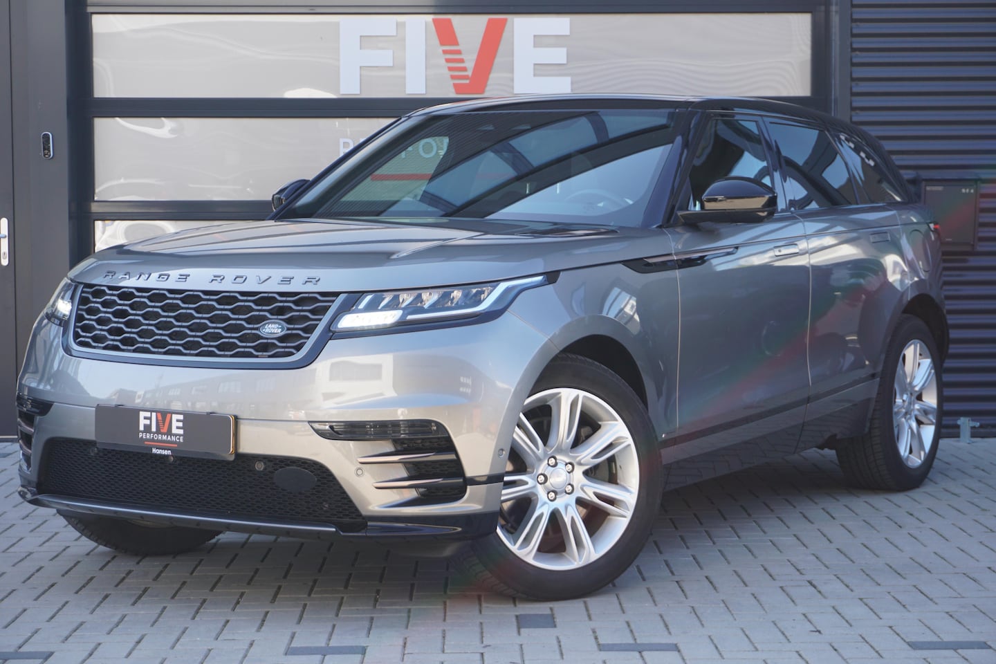 Land Rover Range Rover Velar - 2.0 P400e Turbo R-Dynamic SE 404pk / 360 Camera / Stoelverw. / Elek. Stoelen - AutoWereld.nl