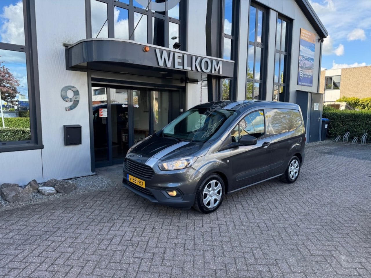 Ford Transit Courier - 1.0 Ecoboost L1 101PK Navi, Leder, Camera, Pdc Elec.pakket, TOPSTAAT! - AutoWereld.nl