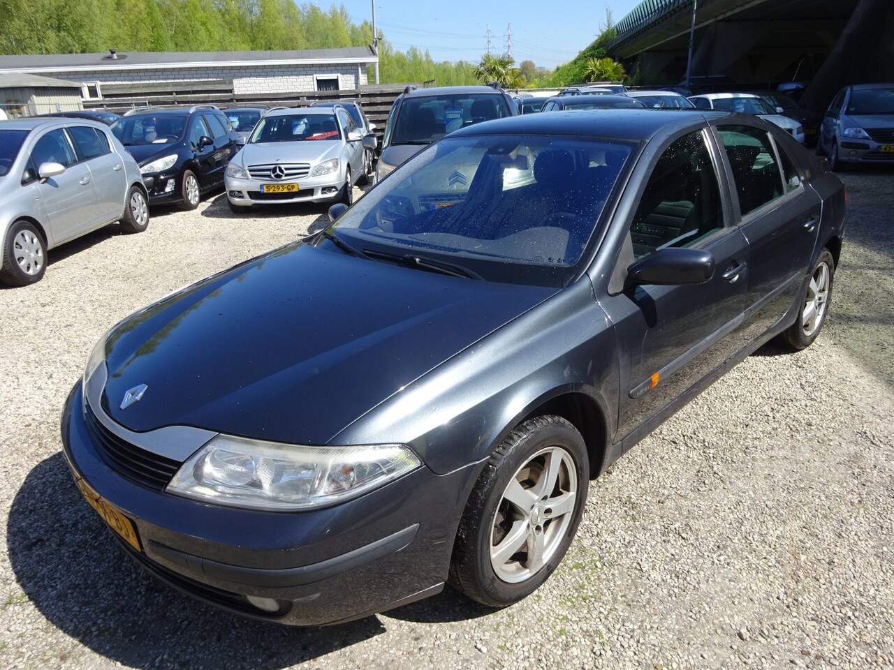 Renault Laguna - 1.8-16V Tech Road 5 deurs airco trekhaak - AutoWereld.nl