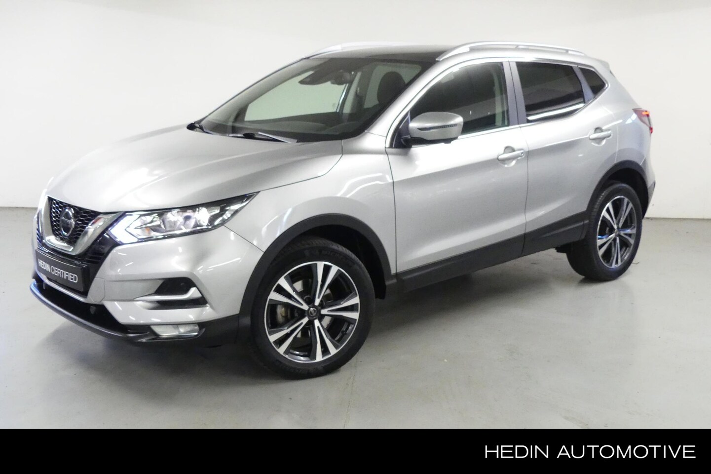 Nissan Qashqai - 1.3 DIG-T Design Edition | Multimedia & Navigatie | Panoramadak | Camera | Parkeersensoren - AutoWereld.nl