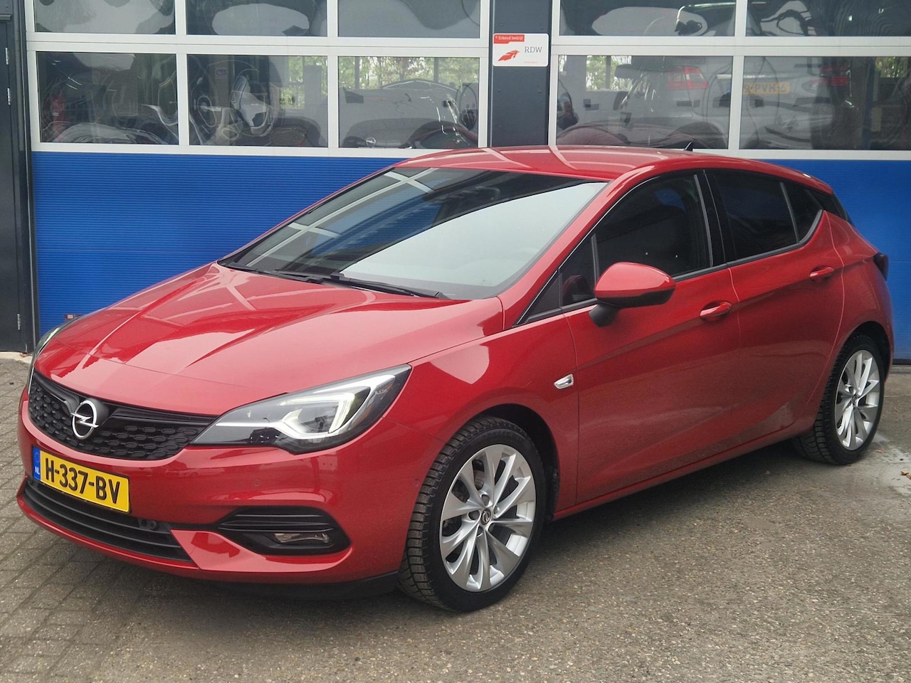 Opel Astra - 1.2 Edition / Full Option / Keyless / Carplay / Camera / Zomer en winterset / Elektr. stoe - AutoWereld.nl
