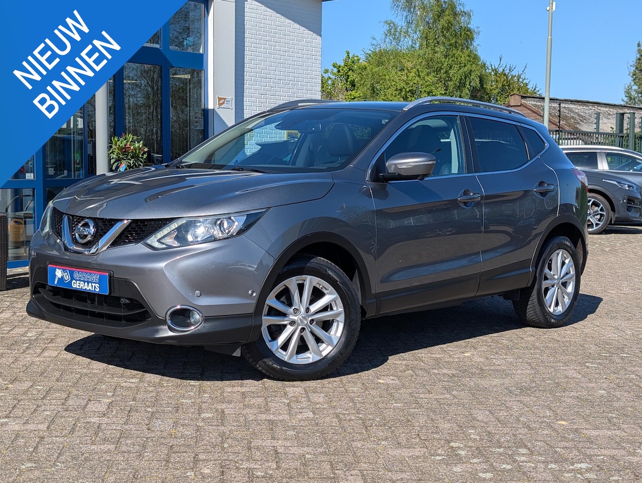 Nissan Qashqai - 1.2 Premier Edition | PANODAK-NAVI-ELECTR STOELEN-TREKHAAK-360 CAMARA-AUTM INPARKEREN VOL! - AutoWereld.nl