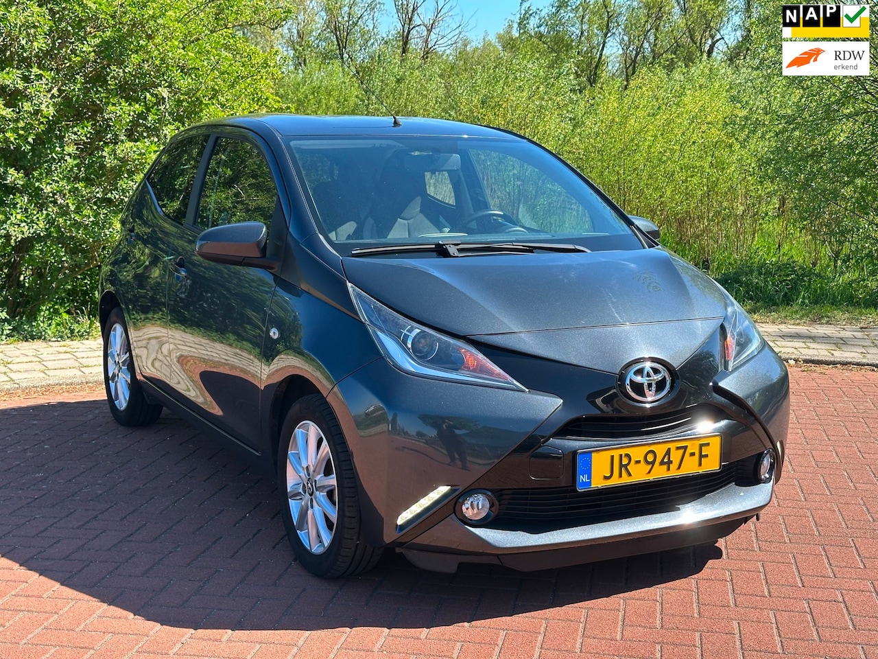 Toyota Aygo - 1.0 VVT-i x-play NAP/30DKM/Cam/Car Play - AutoWereld.nl