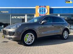 Porsche Cayenne - 3.0 S E-Hybrid Sport Chrono | Orig. NL | 100% dealer onderhouden | PanoramaDak |