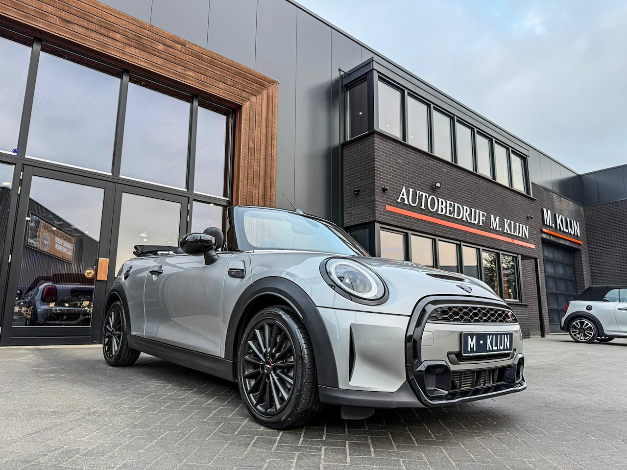 MINI Cabrio - Mini 2.0 Cooper S MINI Yours F1 aut 178pk/Lounge Leer/Navi/17"Jcw - AutoWereld.nl