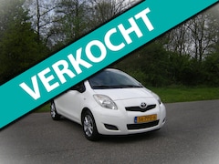 Toyota Yaris - 1.3 VVTi Comfort . 5 Deurs . Airco . LMV . Achter spoiler . elc ramen . enz