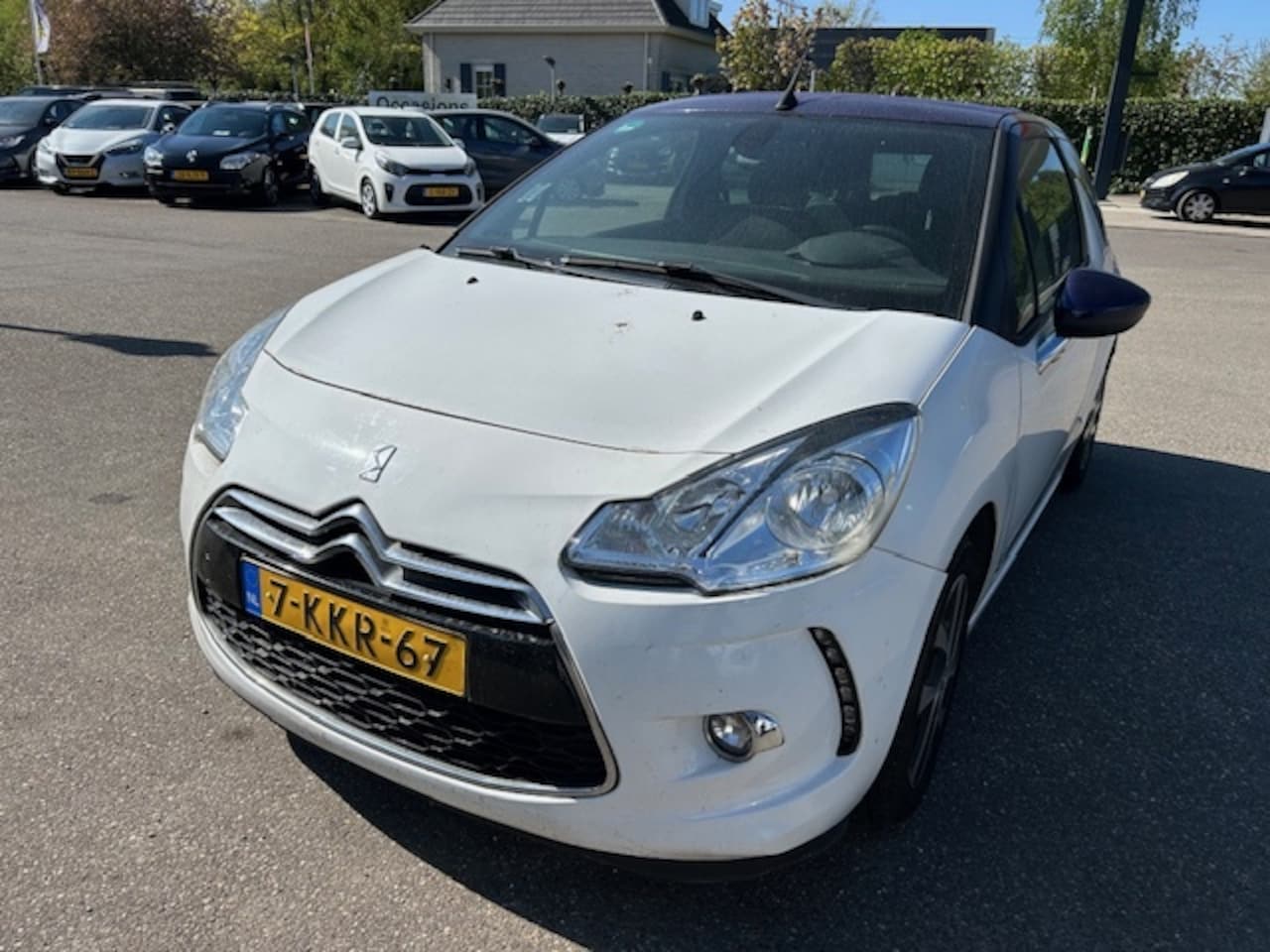 Citroën DS3 Cabrio - 1.2 VTi Chic 165.000 km Nap NL auto (olieverbruik) - AutoWereld.nl