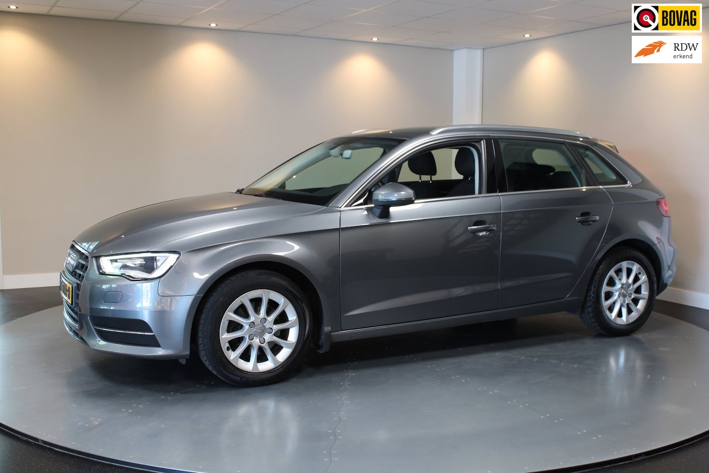Audi A3 Sportback - 1.2 TFSI Ambiente Pro Line plus *Top onderhouden* All-seasons|Stoelverw.|Cruise|PDC|BT - AutoWereld.nl