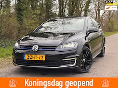 Volkswagen Golf - 1.4 TSI GTE | DSG + Cruise control + Navi Nu € 11.750,
