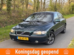 Volvo S60 - 2.4 | Automaat + Cruise Nu € 1.950,