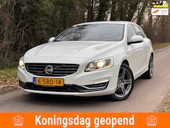 Volvo V60 - 2.4 D6 AWD Plug-In Hybrid Summum | Pano + Navi + Cruise |