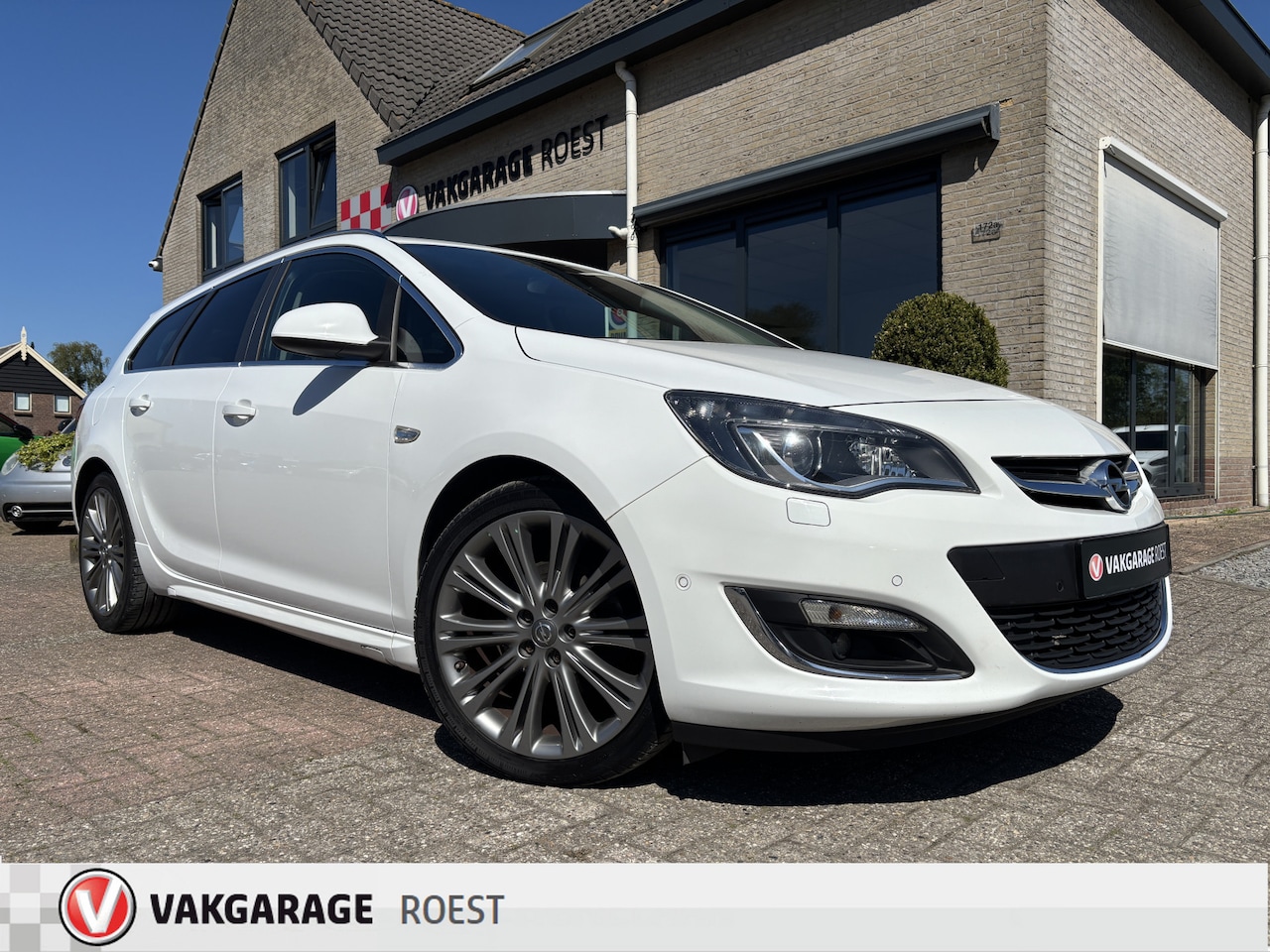 Opel Astra Sports Tourer - 1.6 Turbo 170pk Sport + GT Trekhaak / Leder / Camera - AutoWereld.nl