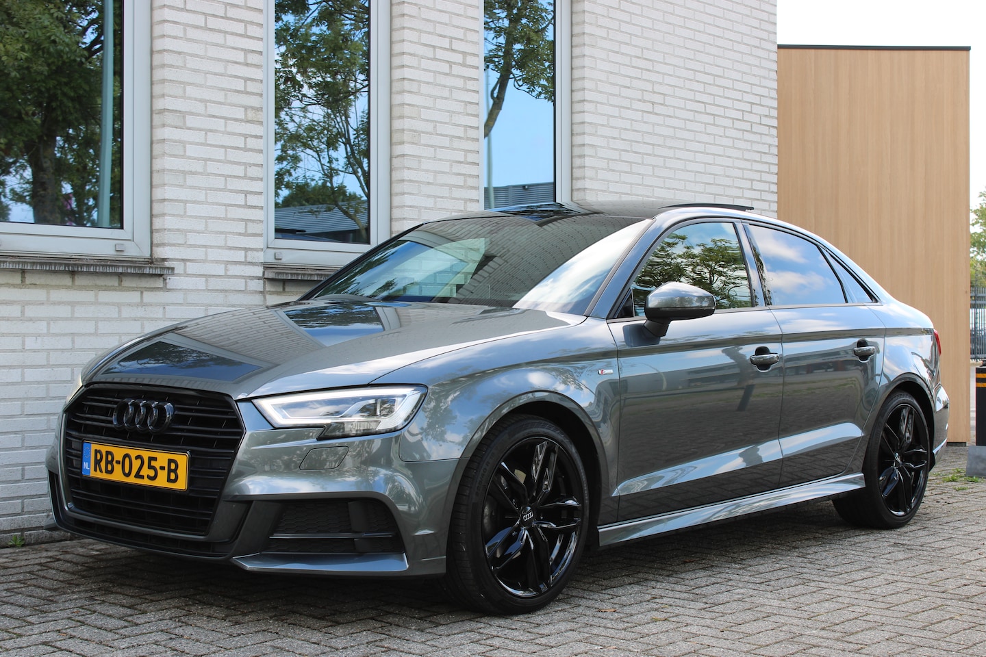 Audi A3 Limousine - 1.0 TFSI Sport S Line Edition Org nl - Pano - AutoWereld.nl
