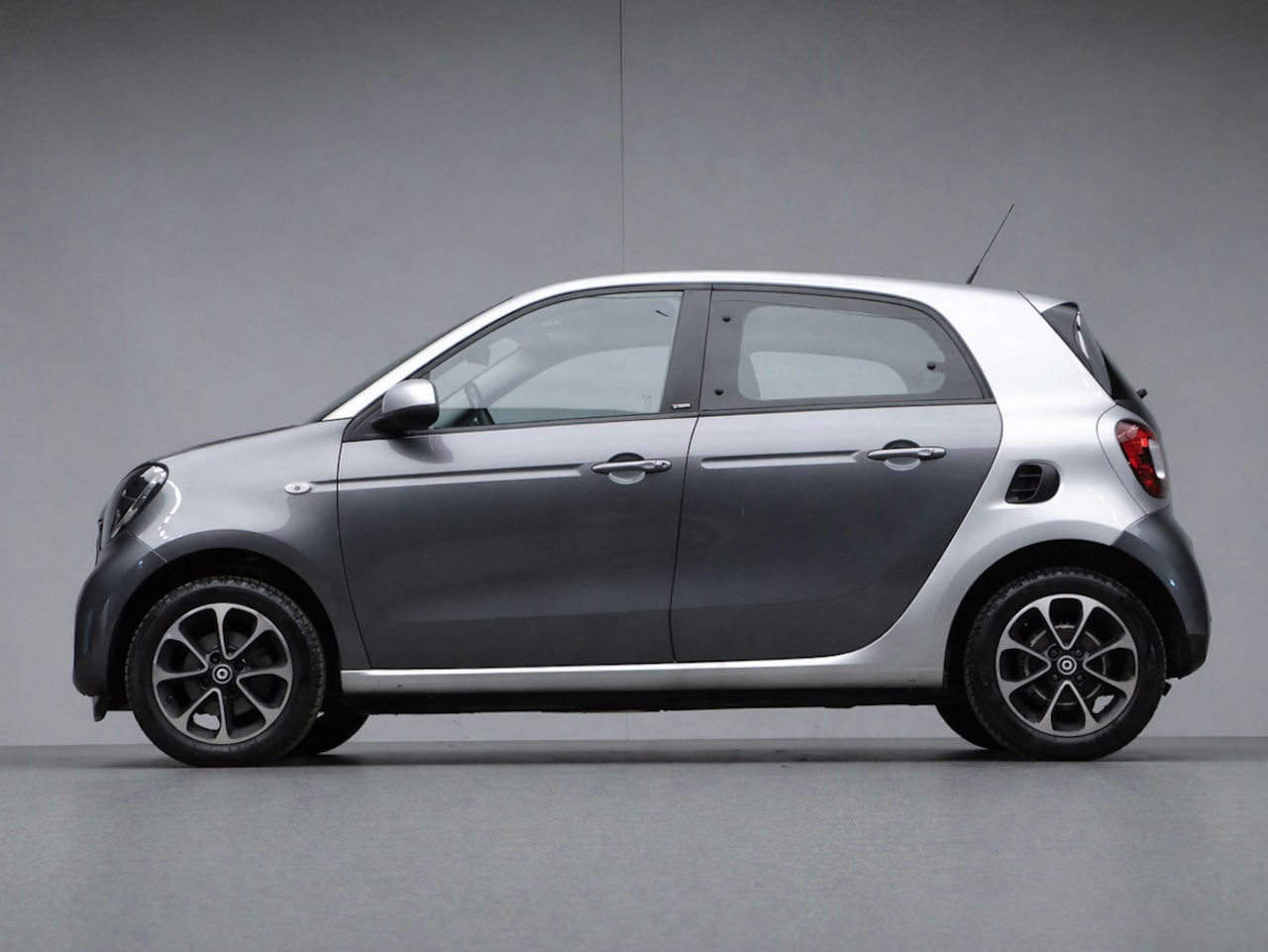 Smart Forfour - 1.0 Passion Sport (CRUISE,CLIMATE,BLUETOOTH,LAGE KM STAND,ELEKTRISCH PAKKET,LED,SPORTSTOEL - AutoWereld.nl