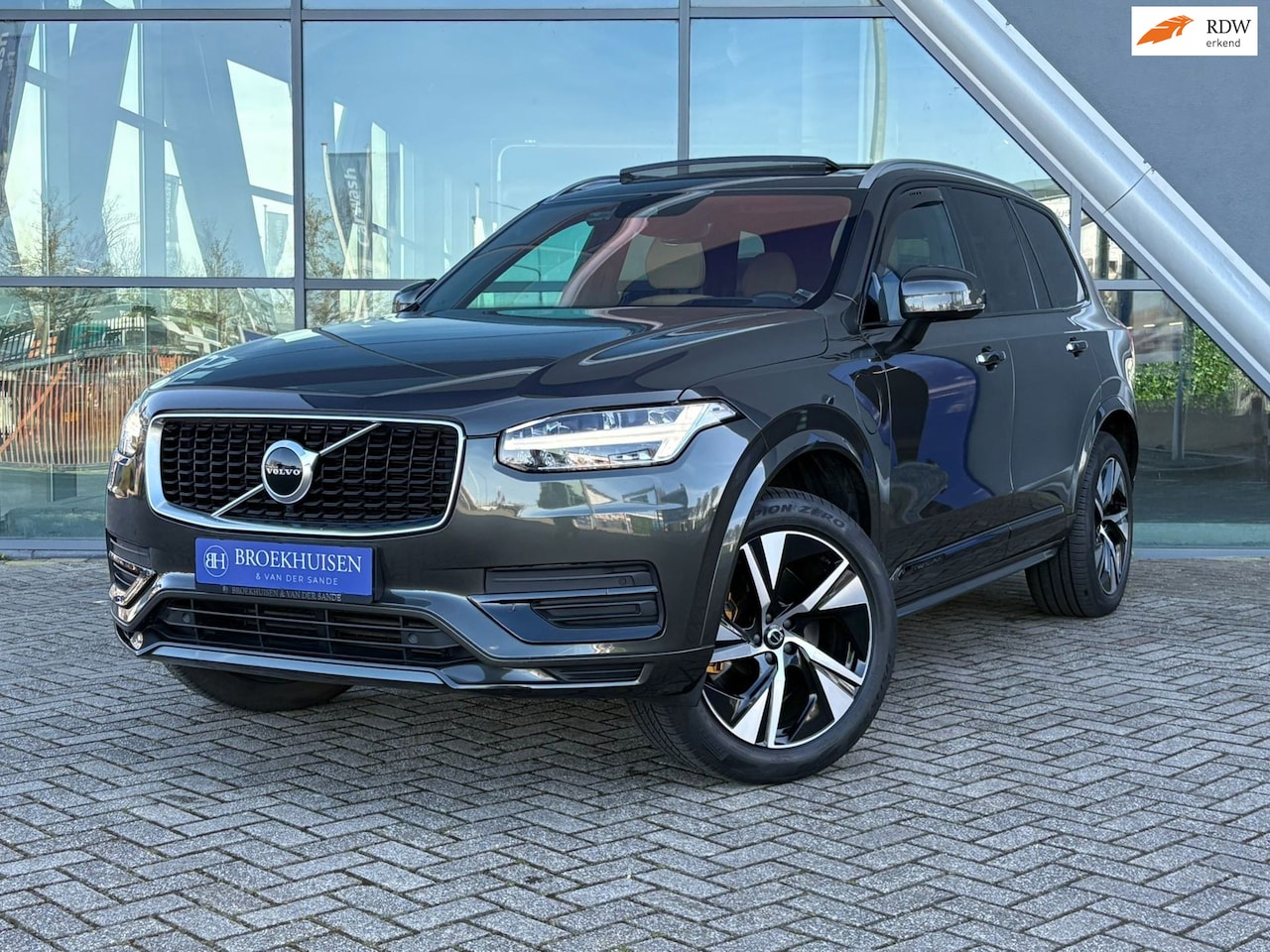 Volvo XC90 - 2.0 T8 Twin Engine 7 Pers. AWD 398pk Panoramadak / Stoelverwarming / Head Up Display - AutoWereld.nl