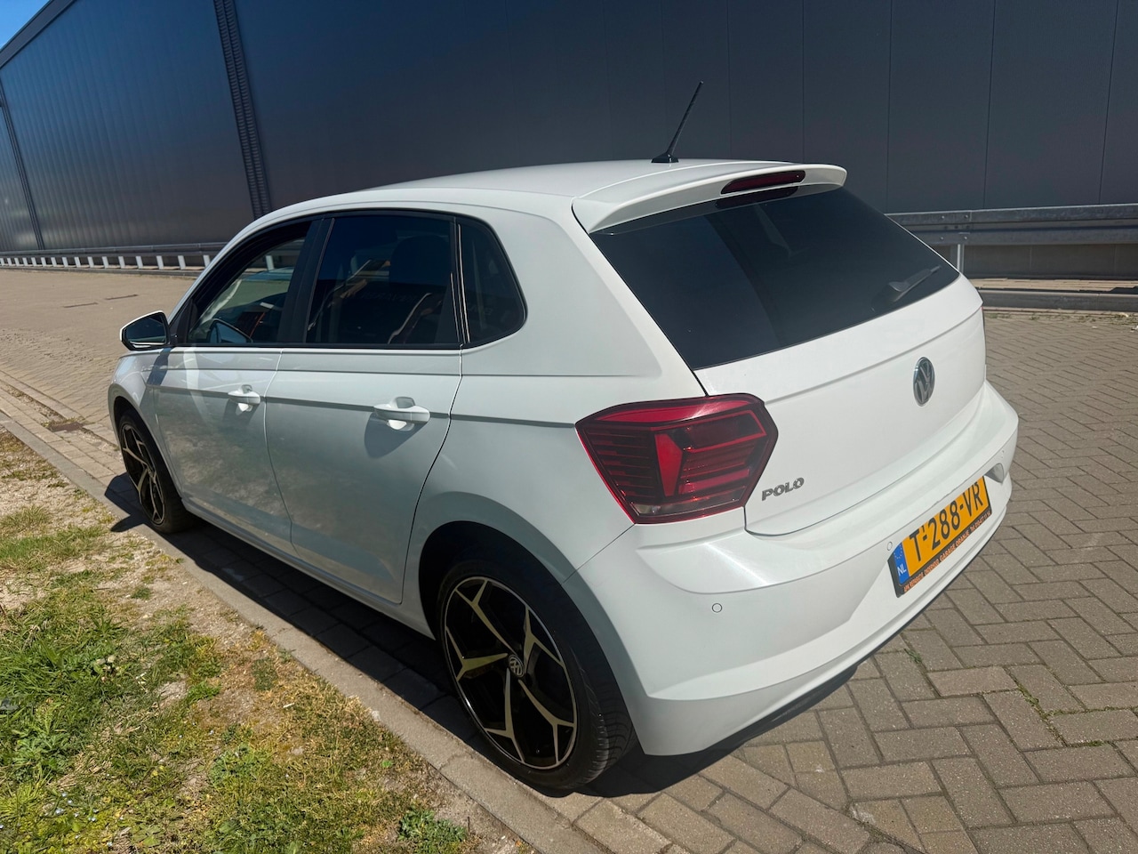 Volkswagen Polo - 1.0 TSI Highline / Parkeersensoren voor en achter... - AutoWereld.nl