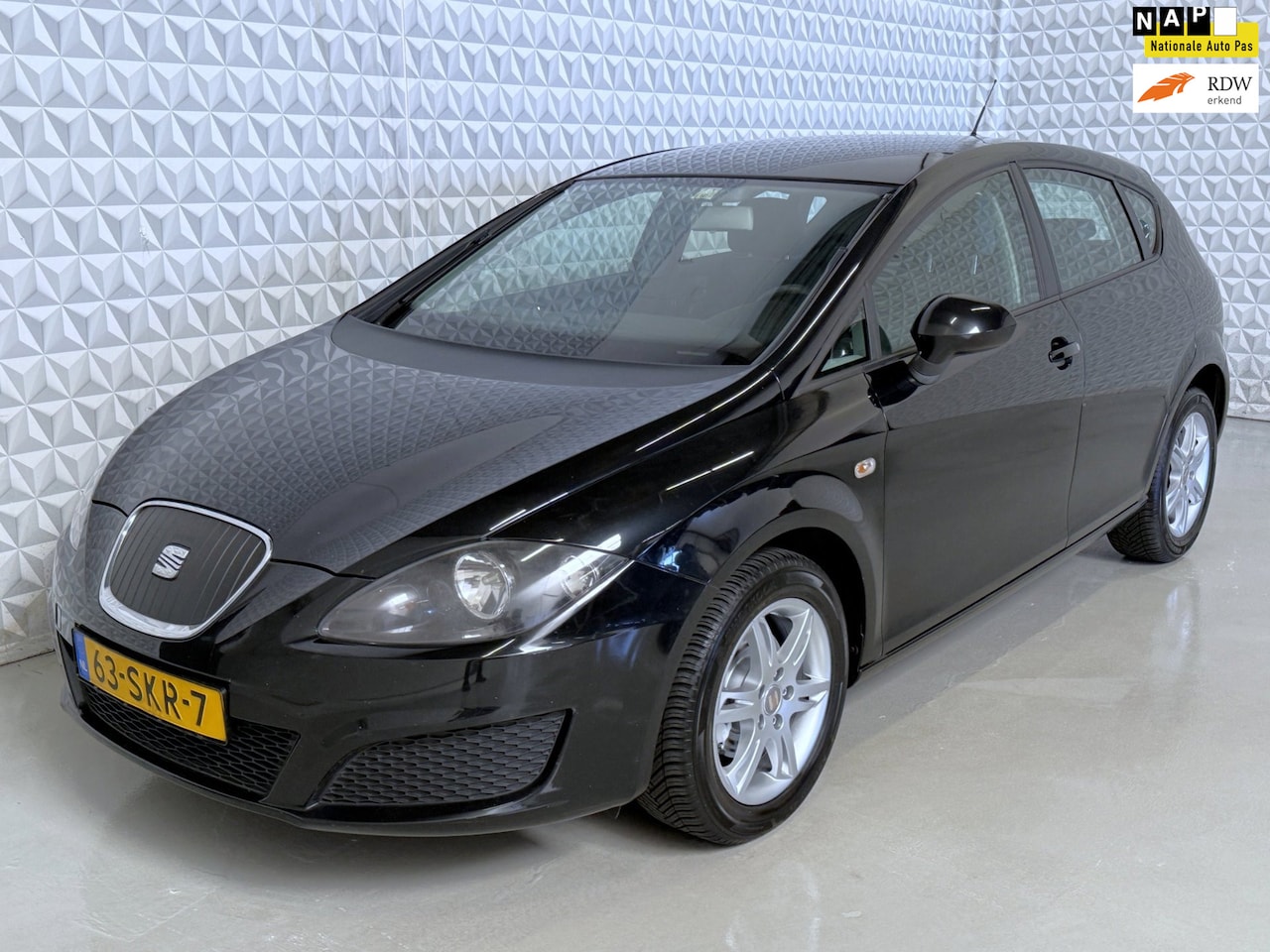 SEAT Leon - 1.6 TDI Ecomotive EXPORTPRIJS / EX BPM (2011) - AutoWereld.nl