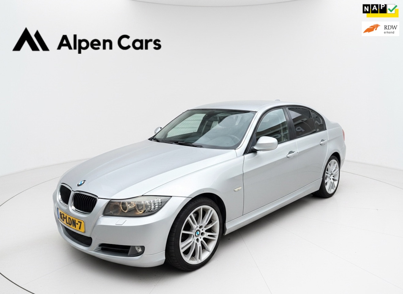 BMW 3-serie - 316i Business Line Cruise controle / AC / PDC / APK 05-2027 - AutoWereld.nl
