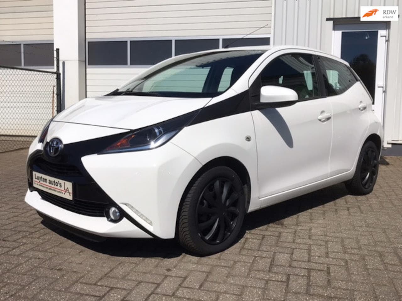 Toyota Aygo - 1.0 VVT-i x-play 5 drs voll. o.h. historie - AutoWereld.nl