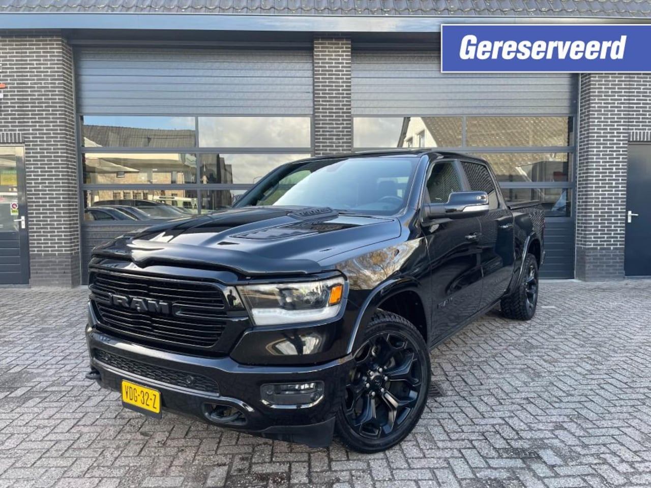 Dodge Ram - 5.7 V8 4x4 Crew Cab Laramie Panoramadak , Luchtvering - AutoWereld.nl