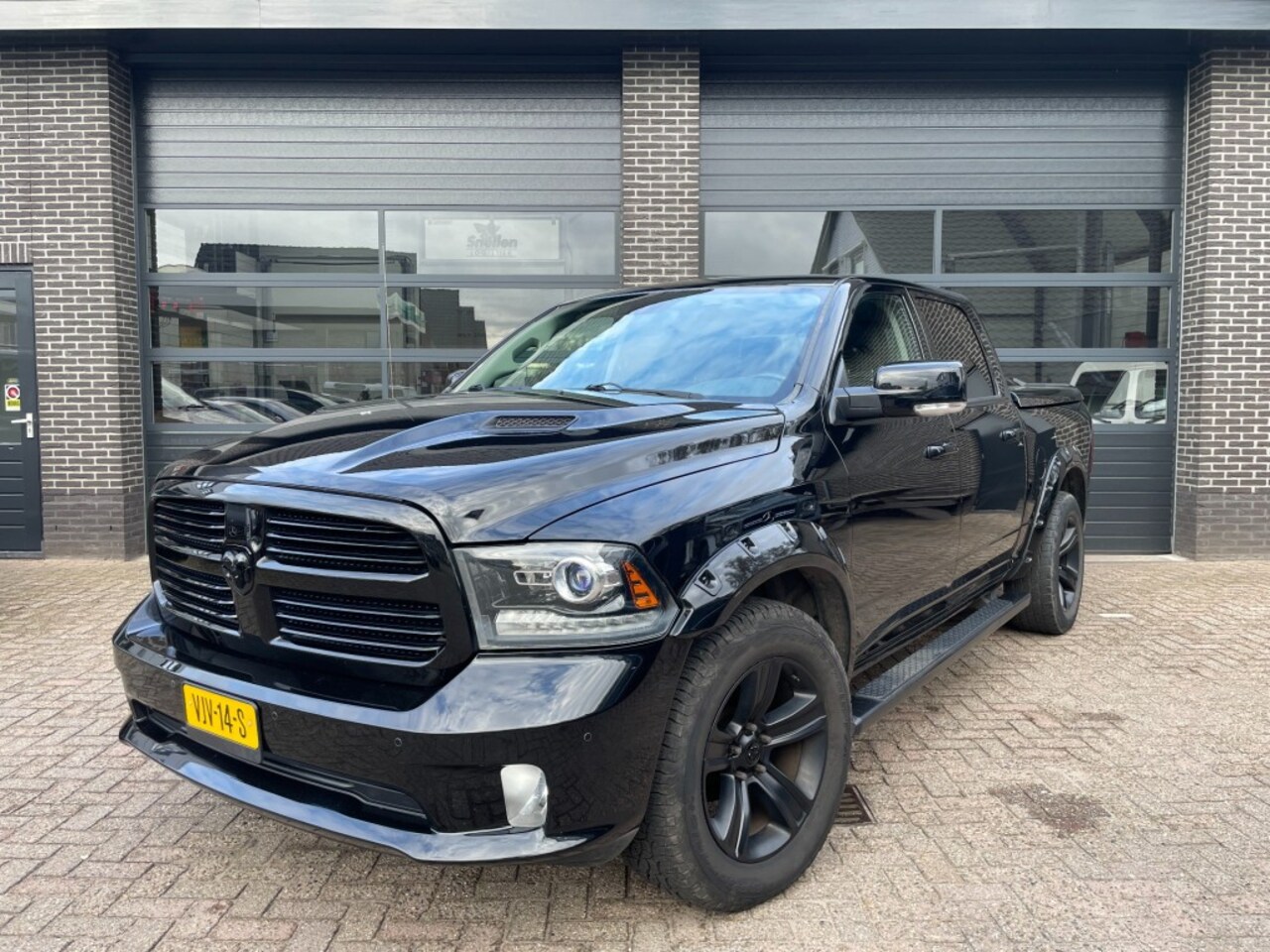 Dodge Ram 1500 - 5.7 V8 4x4 Crew Cab Laramie 1500 5.7 V8 4x4 Crew Cab Laramie - AutoWereld.nl