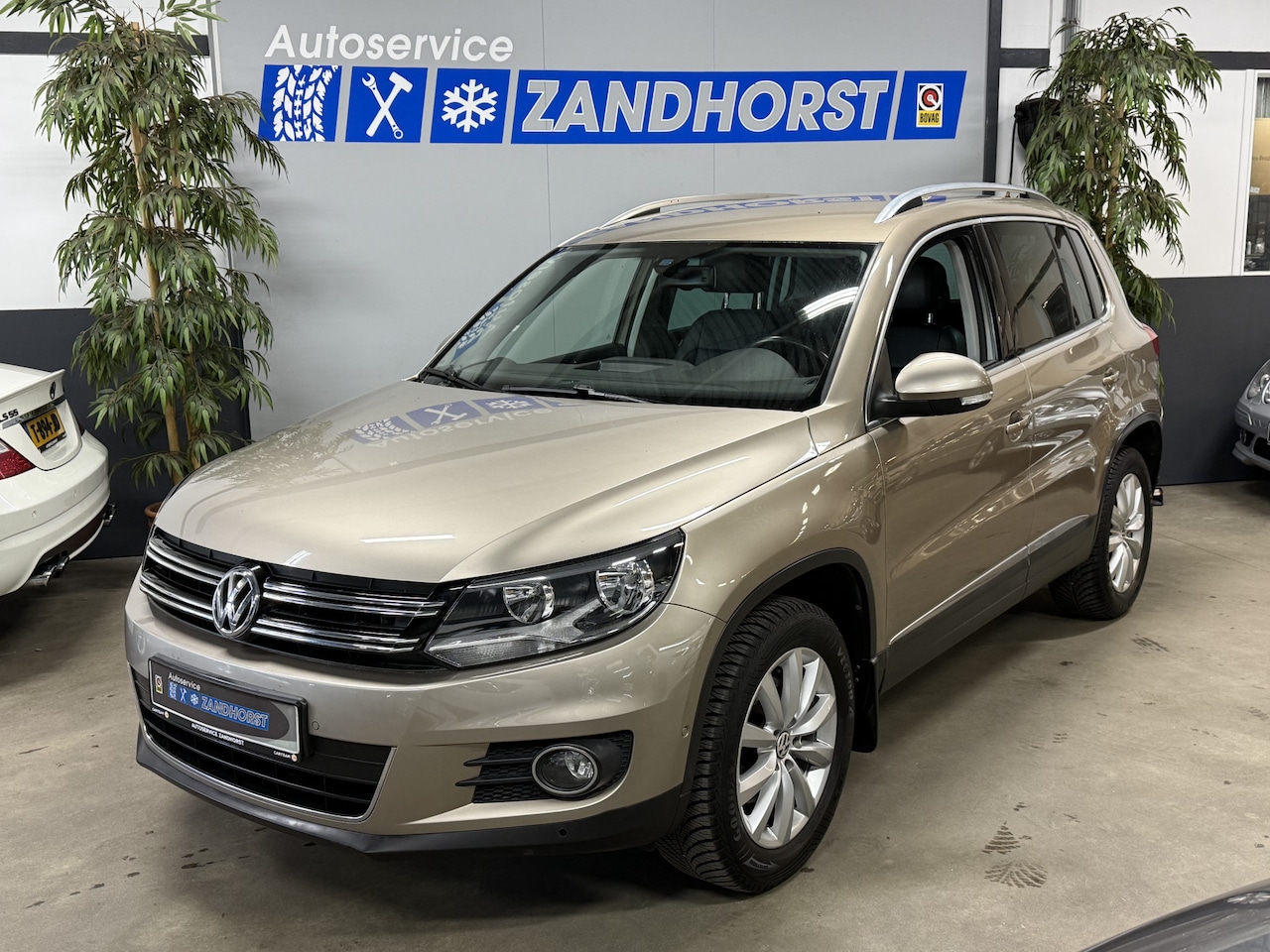 Volkswagen Tiguan - 2.0 TSI Sport&Style 4Motion // 4x4 // Leer // Camera // Ecc - AutoWereld.nl