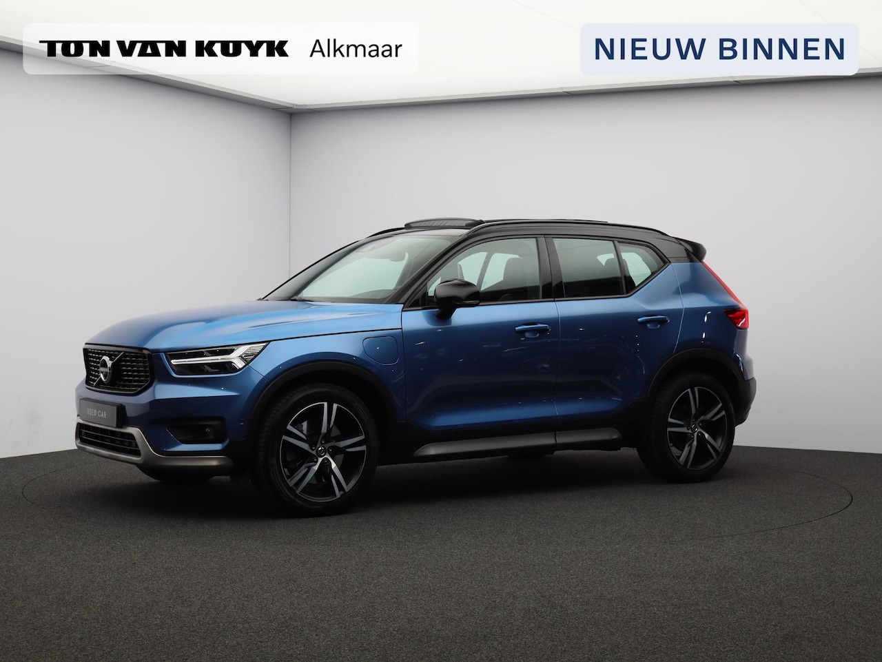 Volvo XC40 - T5 262PK Recharge R-Design / Panoramisch Dak / Trekhaak / 360gr Camera / BLIS / Harman Kar - AutoWereld.nl