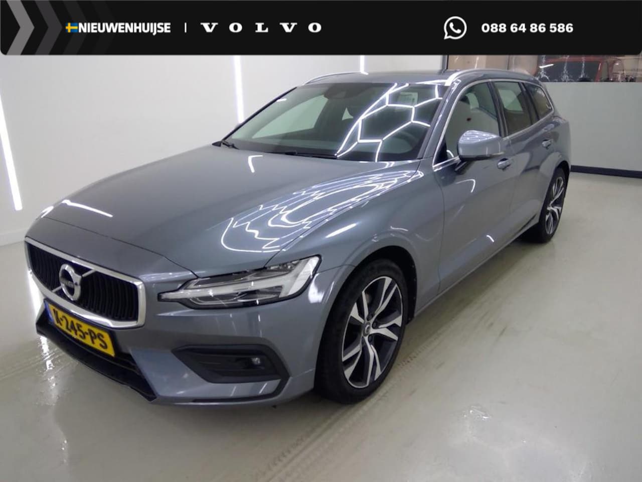 Volvo V60 - 2.0 B3 Business Pro | Adaptieve Cruise Control | Panoramadak | Trekhaak | Parkeercamera | - AutoWereld.nl