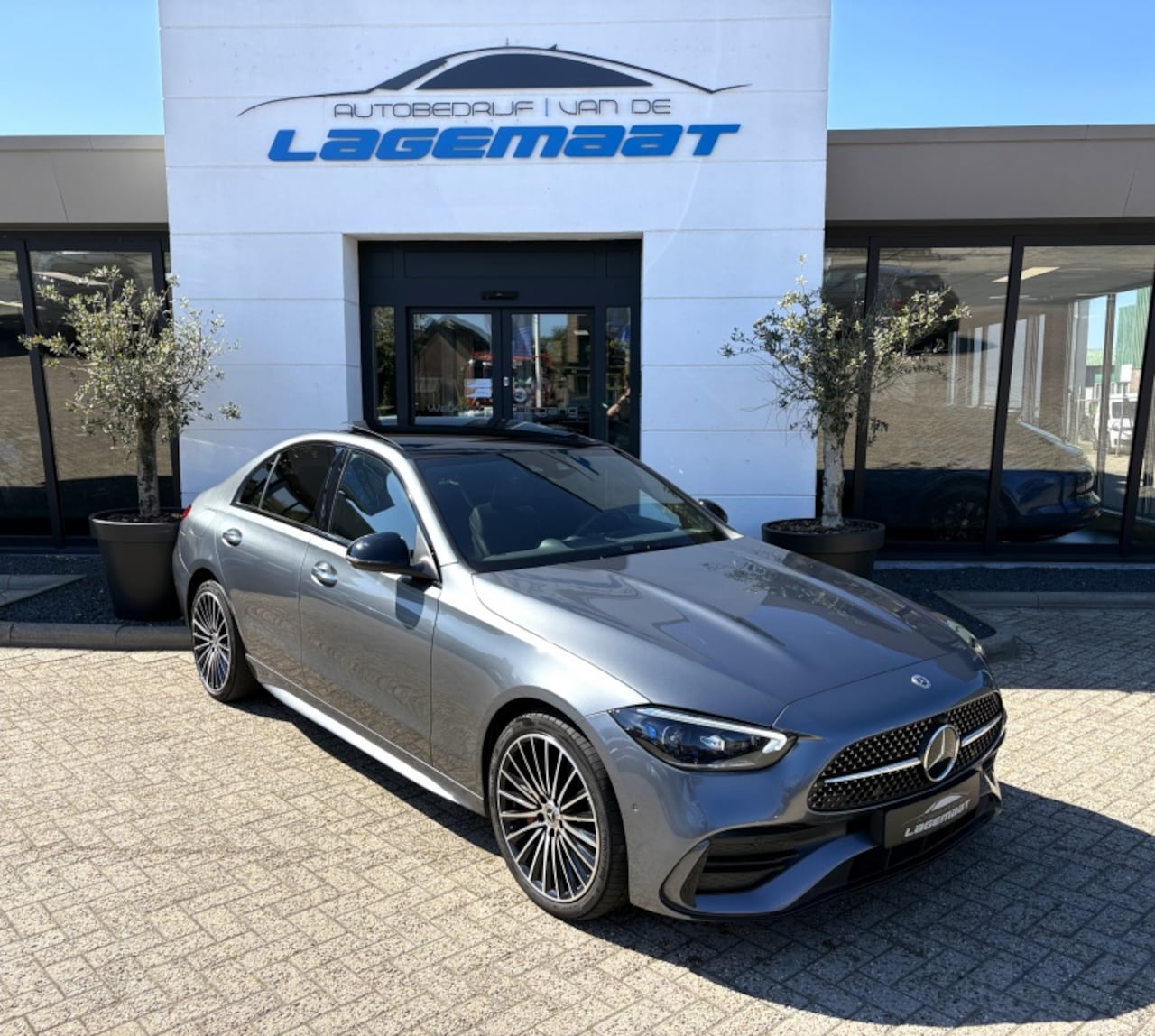 Mercedes-Benz C-klasse - 300 e AMG Burmester | Pano | 360 cam | Keyless - AutoWereld.nl