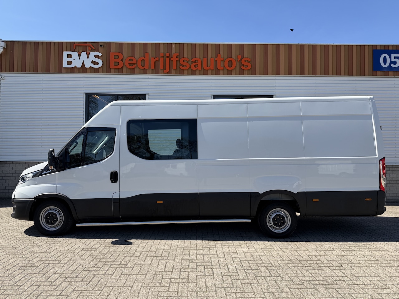 Iveco Daily - 35S14V 2.3 automaat 410 L4H2 DC 6 persoons / vaste prijs rijklaar € 29.950 ex btw / ideale - AutoWereld.nl