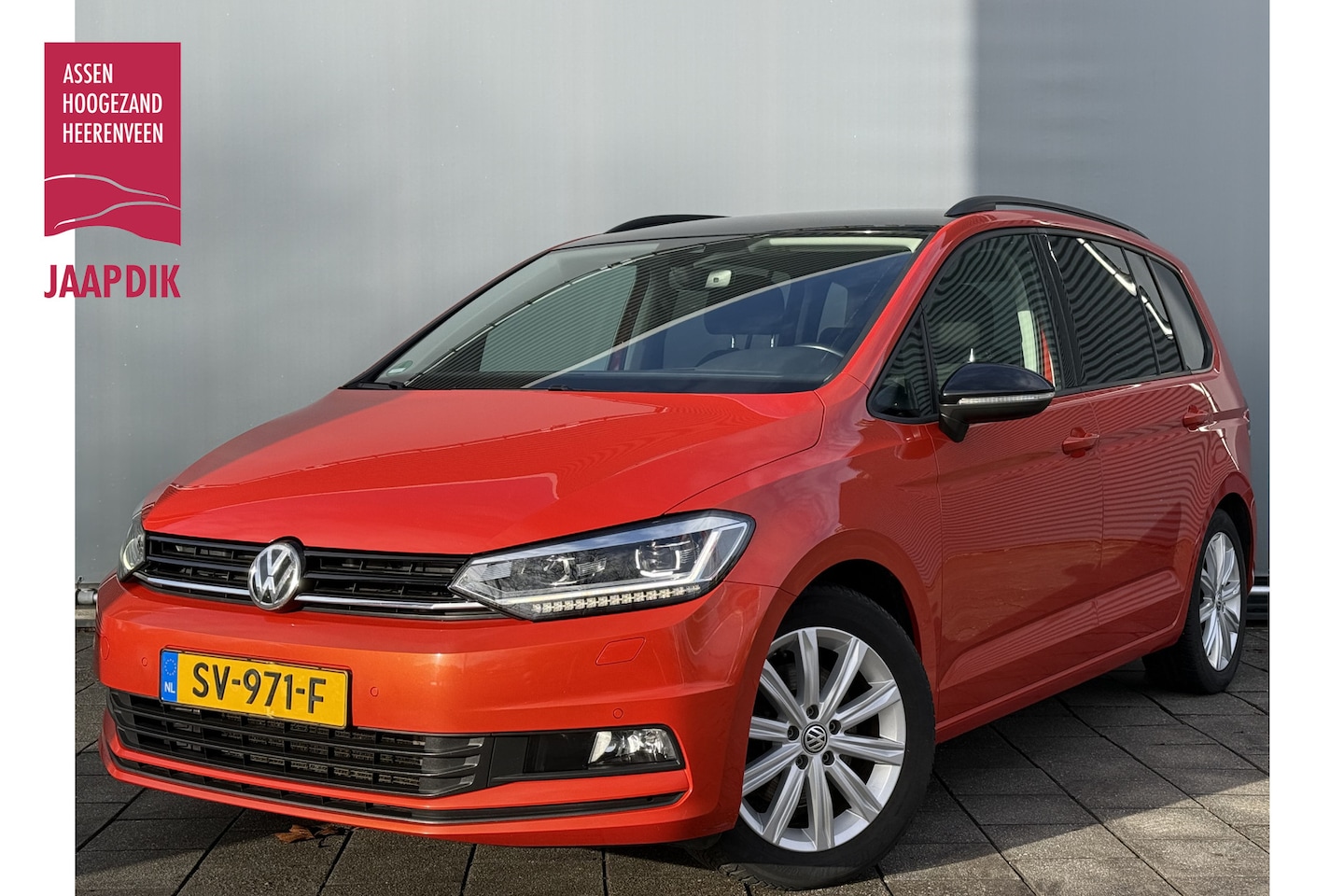Volkswagen Touran - BWJ 2017 | 1.8 TSI 180PK Highline Bus R AUTOMAAT | TREKHAAK | AGR | CLIMA | NAVI | CAMERA - AutoWereld.nl
