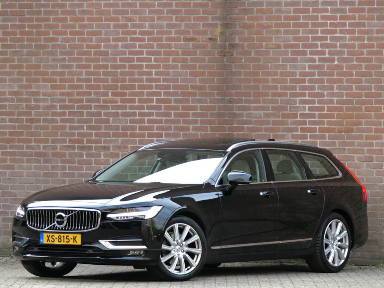 Volvo V90 - T5 AUT Inscription Panoramadak / Camera / Blis / Trekhaak - AutoWereld.nl