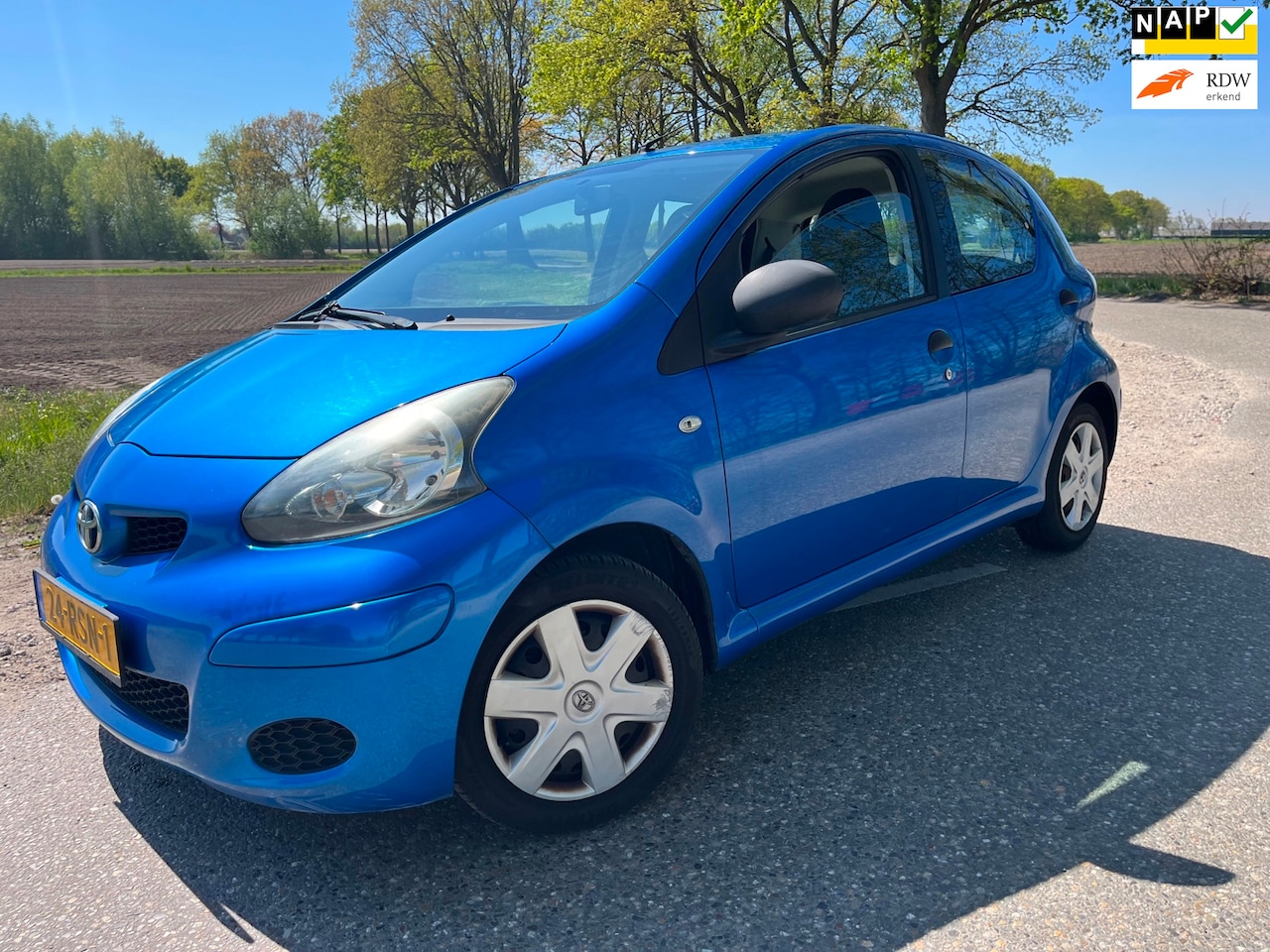 Toyota Aygo - 1.0-12V Now / 2011 5drs airco nap! - AutoWereld.nl